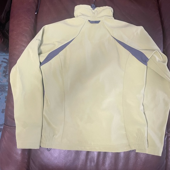 Lime colored Columbia jacket ladies size Medium - Picture 2 of 4